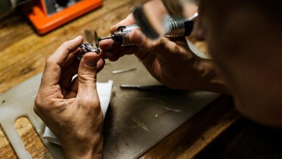 Travail de bijoux